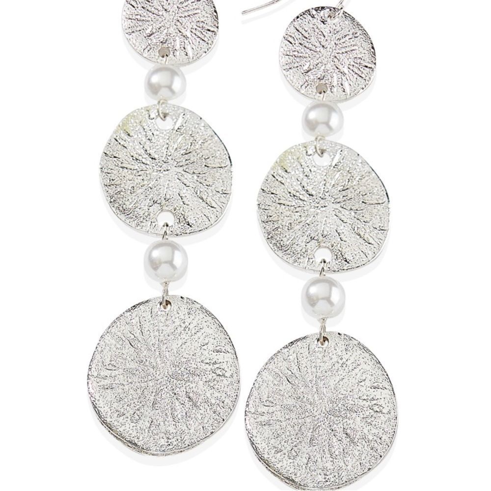 NWT BEACH PARTY WHITE SILVER POLISHED METAL MAREN EARRINGS WHITE GLASS PEARLS